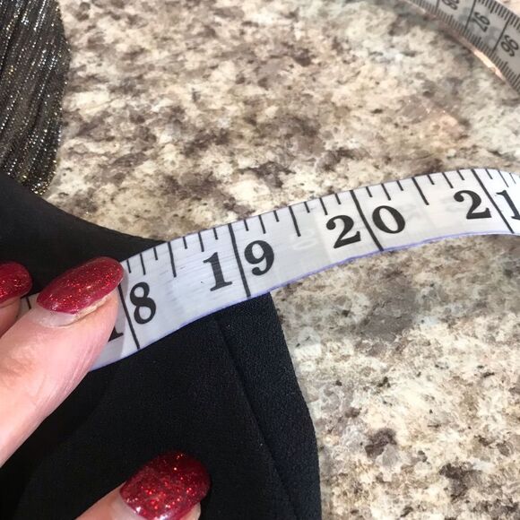 Tahari by ArthurS Levine size 8 black sleeveless dress - Picture 7 of 9